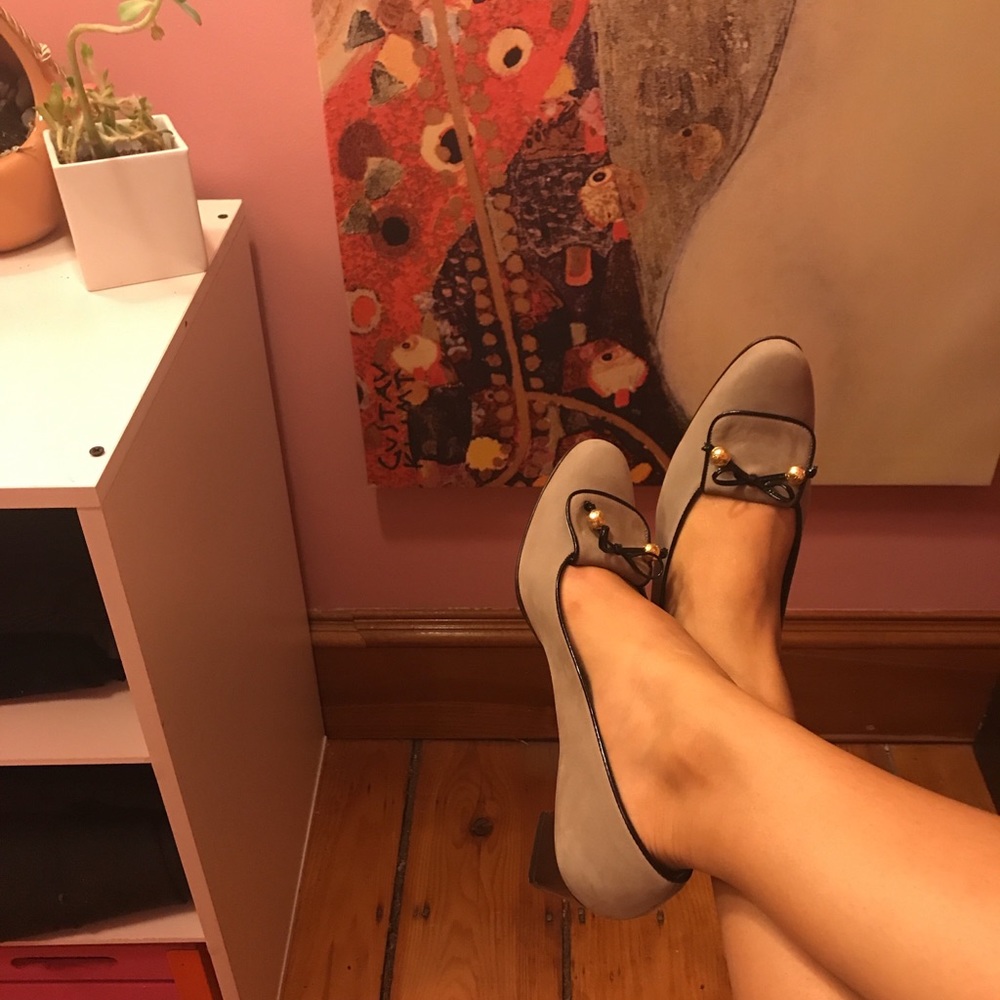Vintage Salvatore Ferragamo Beige Suede Pump